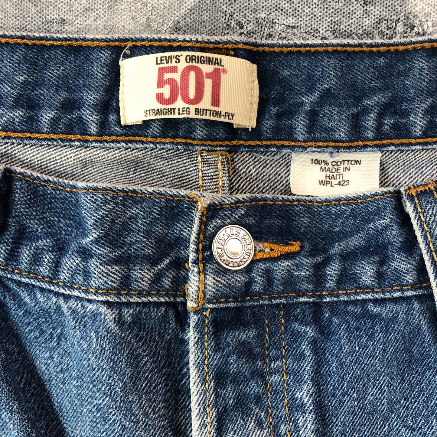 Levis 501 Straight Leg Button Fly Jean W40