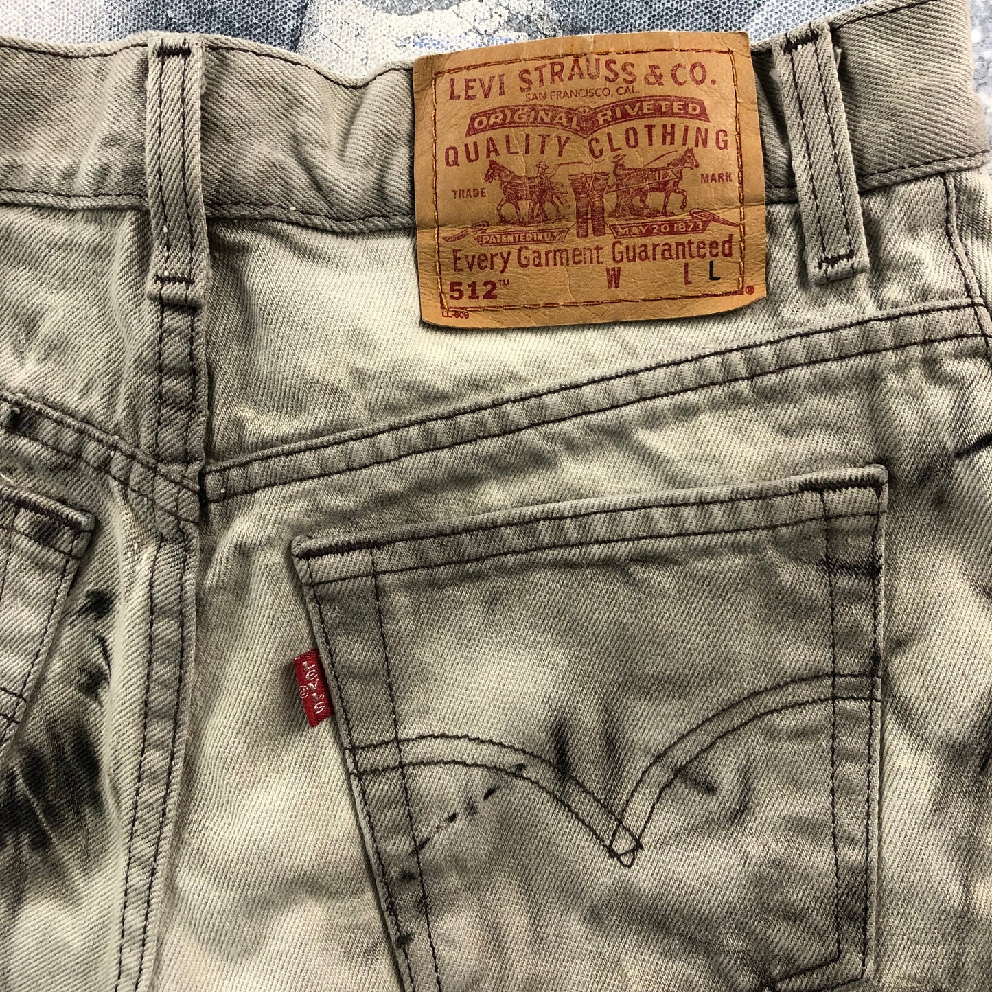 Levis 512 Slim Fit Straight Leg Distressed Short 7JR