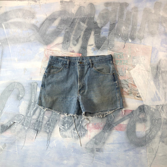 Wrangler Distressed Short W35